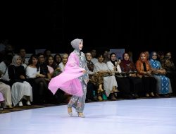 Dekranasda Sulteng Gaet Desainer Muda Populerkan Batik Bomba di Fashion Week Jakarta