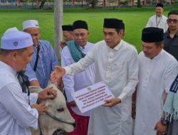 Bupati Parigi Moutong Serahkan Bantuan Hewan Kurban