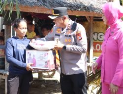 Polres Parigi Moutong Salurkan Puluhan Paket Bantuan Warga Terdampak Banjir di Sausu