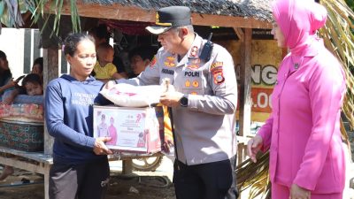 Polres Parigi Moutong Salurkan Puluhan Paket Bantuan Warga Terdampak Banjir di Sausu