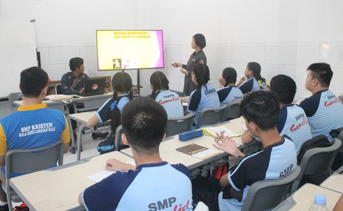 Penyuluhan Bahaya Narkoba Ditresnarkoba Polda Sulteng Menyasar Pelajar SMA