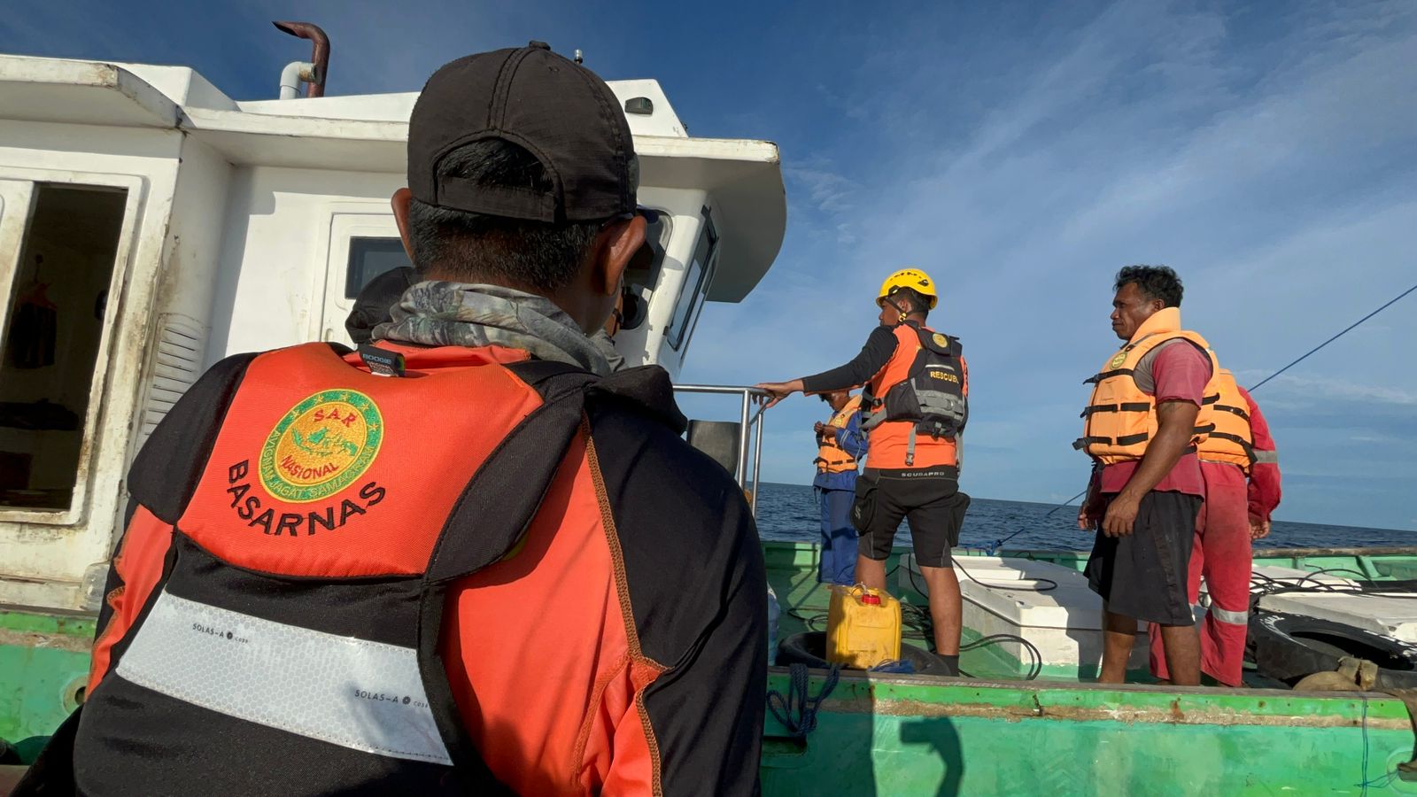 Tim SAR Evakuasi Empat Penumpang Long Boat di Perairan Banggai Laut