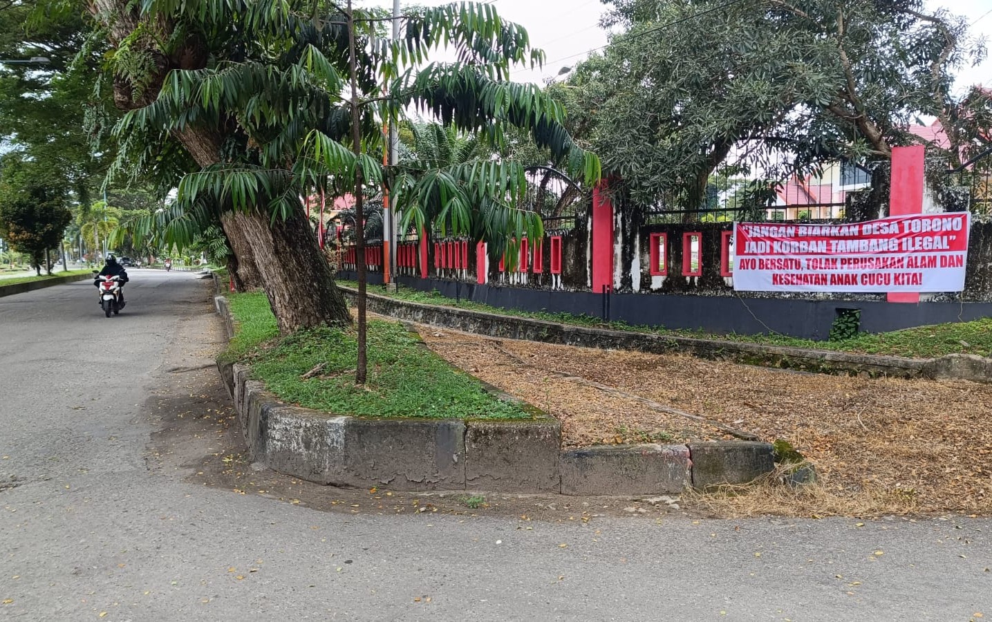 Kantor DPRD Parigi Moutong Lagi-lagi Jadi Sasaran Teror Ajakan Menolak PETI