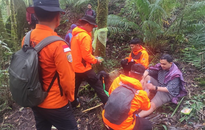 Enam Pendaki Dievakuasi Tim SAR di Gunung Nokilalaki