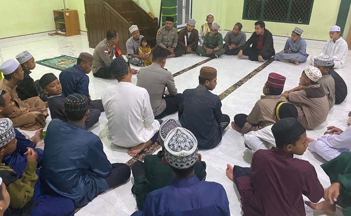 Polri Dorong Semangat Kebangsaan di Ponpes Alfatah Pandelengi Tojo Una-Una