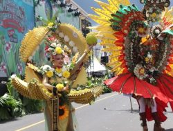 Karnival Durian Parigi Moutong Memukau di Tomohon International Flower Festival