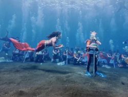 120 Penyelam Kibarkan Merah Putih di Laut Sulamadaha Ternate