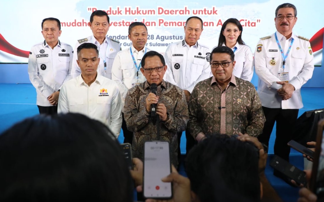 Mendagri Dorong Pemda Permudah Perizinan Usaha untuk Tingkatkan PAD