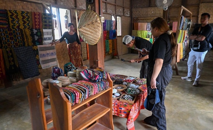 Kemenpar Perkuat Kampanye BBWI Lewat Famtrip Budaya NTB