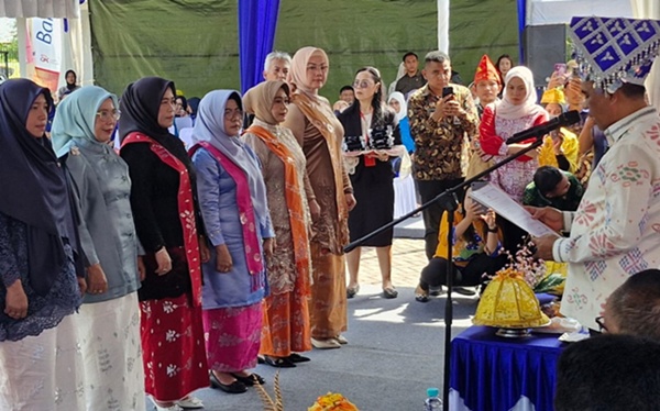 Anwar Hafid Kukuhkan Bunda Literasi se-Sulteng di Festival Literasi 2025