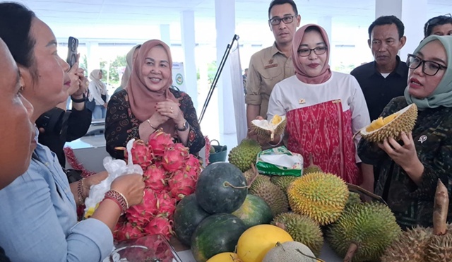 Wamen Koperasi Dorong Gerakan “Satu Pekarangan, Satu Pohon Durian” di Parigi Moutong
