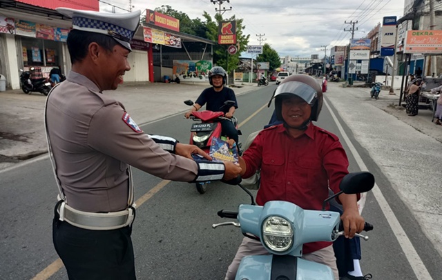 Humanis dan Persuasif, Begini Cara Polisi di Parigi Moutong Ingatkan Keselamatan Berkendara