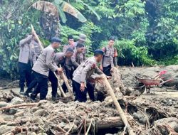 Brimob Polda Sulteng Lakukan Upaya Percepatan Pemulihan Pascabanjir di Donggala