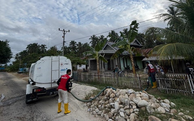 PMI Distribusikan Air Bersih Bagi Warga Parigi Moutong yang Terdampak Kekeringan