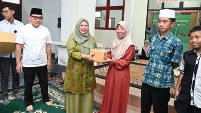 DLH Sulteng Peringati Setahun Program Berani dengan Aksi Sosial