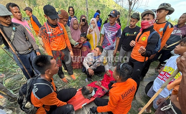 Lansia Hilang di Perkebunan Sigi Ditemukan Selamat oleh Tim SAR
