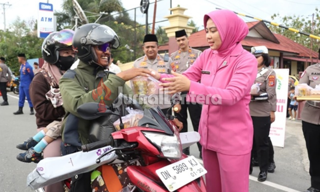 Polres Parigi Moutong Berbagi Takjil dan Santuni Anak Yatim