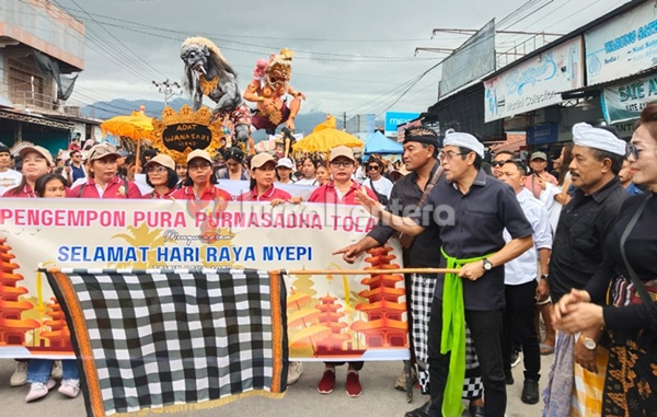 Hadiri Pawai Ogoh-Ogoh, Bupati Parigi Moutong Ajak Masyarakat Jaga Kerukunan