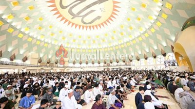 Ribuan Jamaah Padati Salat Idulfitri di Masjid Raya Baitulkhairaat, Gubernur Sulteng Tekankan Nilai Ketakwaan