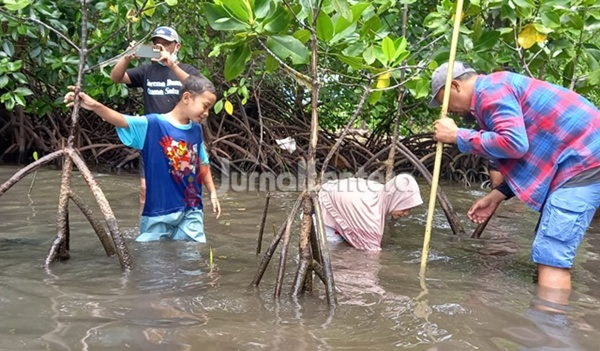 LPAP El Capitan dan LSA Gagantu Wild Kolaborasi Tanam Ribuan Mangrove di Peringatan Hari Bumi Sedunia