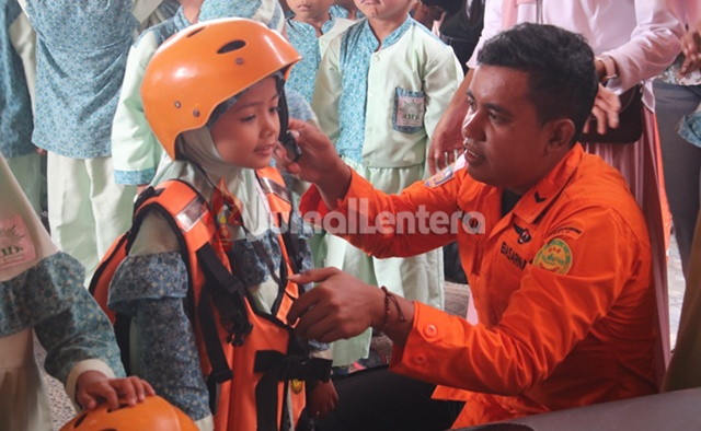 Belajar Sambil Bermain, Puluhan Anak TK Kunjungi Basarnas