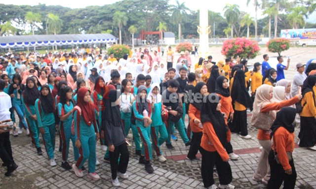 Jalan Santai Hardiknas di Parigi Moutong Diramaikan Guru dan Siswa