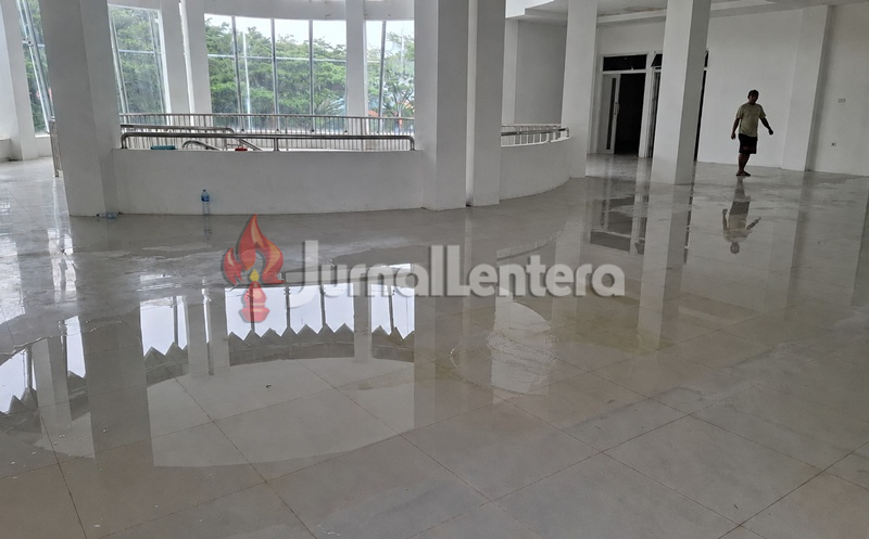Lantai Satu dan Dua Gedung Layanan Perpustakaan di Parigi Moutong Digenangi Air