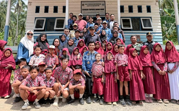 Kunjungi Desa Terpencil, Bupati Parigi Moutong Instruksikan Perbaikan Sekolah dan Infrastruktur