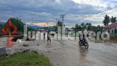 Diguyur Hujan Deras, Jalur Trans Sulawesi di Balinggi Parigi Moutong Terendam Banjir