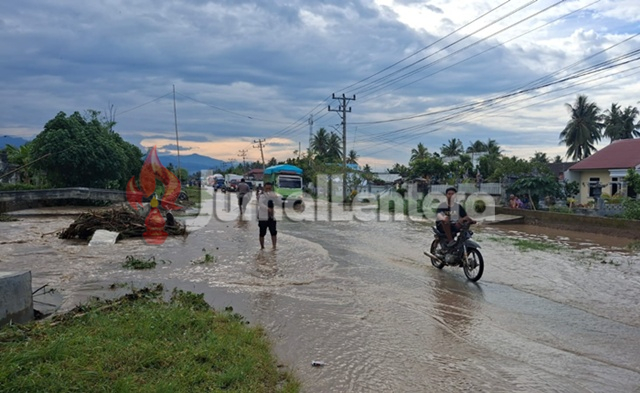 Diguyur Hujan Deras, Jalur Trans Sulawesi di Balinggi Parigi Moutong Terendam Banjir