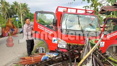 Truk Bermuatan Gas Subsidi Hantam Rumah di Banggai