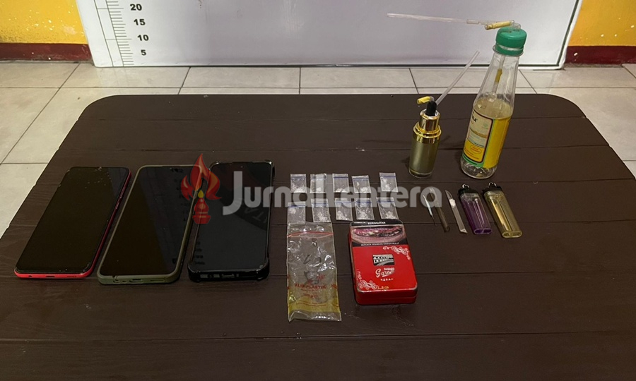 Pria Paruh Baya di Banggai Tak Berkutik saat Rumahnya Digerebek Polisi