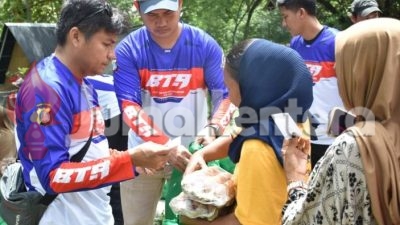 Polda Sulteng Salurkan 110 Paket Sembako untuk Warga Donggala