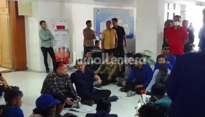 Aliansi WIR Geruduk Gedung DPRD Sulteng, Soroti PSN Parigi Moutong hingga Revisi UU TNI-Polri