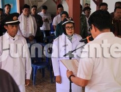 Usai Melantik Dua Kepala Desa, Bupati Parigi Moutong Beri Penghargaan Gelar Non Litigation Peacemaker