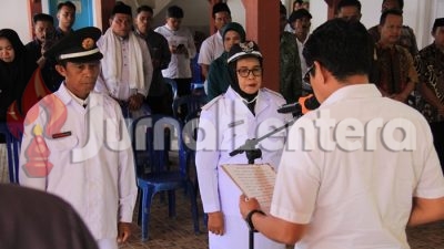 Usai Melantik Dua Kepala Desa, Bupati Parigi Moutong Beri Penghargaan Gelar Non Litigation Peacemaker