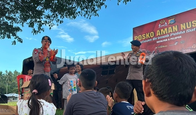 Brimob Polda Sulteng Berikan Trauma Healing Anak-anak Korban Gempa di Buol