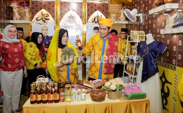 Motif Bomba Saga Curi Perhatian di MTQ Sulteng, Dekranasda Parigi Moutong Bidik Pasar Nasional