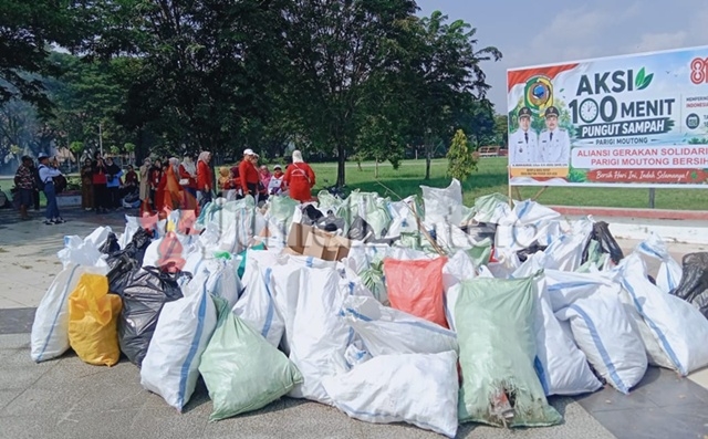 Gerakan Kebersihan di Parigi Moutong Diperkuat Melalui Aksi 100 Menit Pungut Sampah