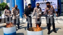 SIM Lama dan Ratusan Ribu Stiker Pengesahan Dimusnahkan Polda Sulteng