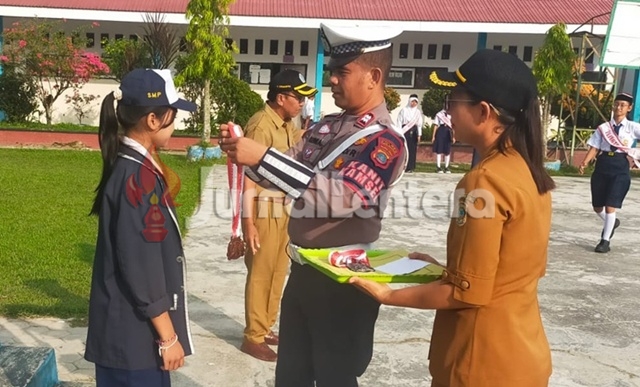 Satlantas Polres Parigi Moutong Edukasi Pelajar SMP Tertib Berlalu Lintas Lewat Program Police Goes to School