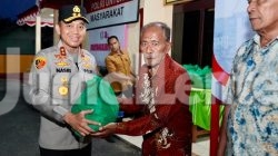 Kapolda Sulteng Salurkan Bantuan Bagi Warga saat Kunjungan di Polres Tojo Una-Una