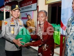 Kapolda Sulteng Salurkan Bantuan Bagi Warga saat Kunjungan di Polres Tojo Una-Una