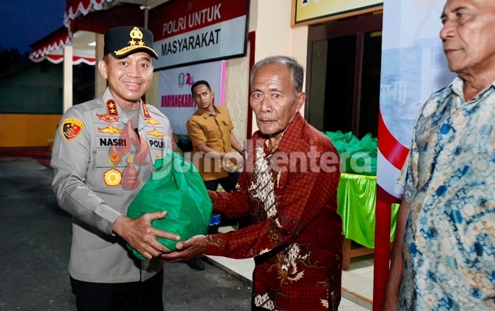 Kapolda Sulteng Salurkan Bantuan Bagi Warga saat Kunjungan di Polres Tojo Una-Una