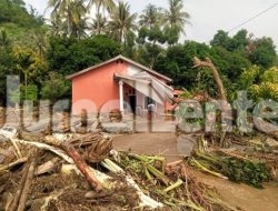 Belasan KK Mengungsi dan Puluhan Rumah Diterjang Banjir Bandang di Parigi Moutong