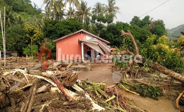 Belasan KK Mengungsi dan Puluhan Rumah Diterjang Banjir Bandang di Parigi Moutong