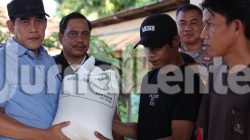 Distribusi Beras Terkendala Jalan Rusak, Bupati Parigi Moutong Kerahkan Alat Berat